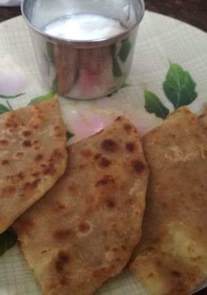 A picture of Aloo paratha.