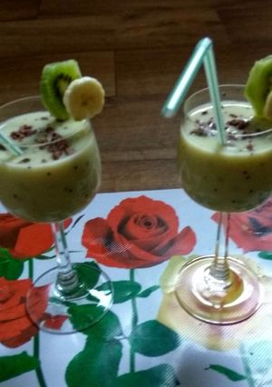 A picture of Kiwi banana summer cooler.