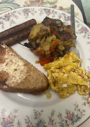A picture of Traditional American breakfast.