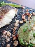 Skrei con puré de brócoli y avellanas tostadas