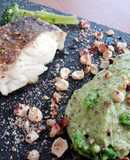 Skrei con puré de brócoli y avellanas tostadas