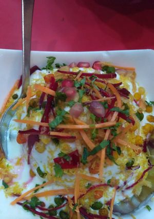 A picture of Dahi wada.
