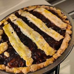 A picture of APPLE AND DATE FESTIVE FALL PIE!!! 3 apple vers. ~12 ingredients: no STOVETOP needed.