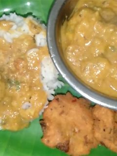 பருப்பு உருண்டை குழம்பு (Paruppu urundai kulambu recipe in tamil) செய்முறை முக்கிய புகைப்படம்
