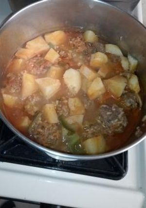 Una foto de Albóndigas de carne molida con papas