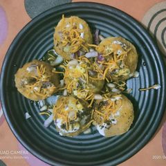 A picture of Dahi puri.