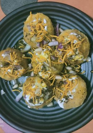A picture of Dahi puri.