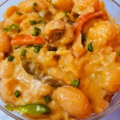 A picture of Pasta in cheese sauce.