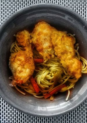Illatos-omlós csirkemell, zöldséges spagettitésztával recept fotója