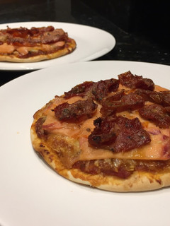 Una foto de Pizza de salmón