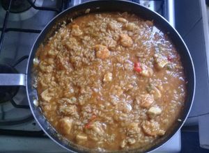Una foto de Arroz con camarones y dados de emperador