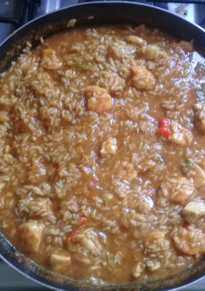 Una foto de Arroz con camarones y dados de emperador