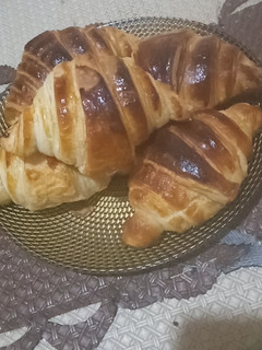صورة لوصفة كرواسون🥐 بالعجينة المورقة