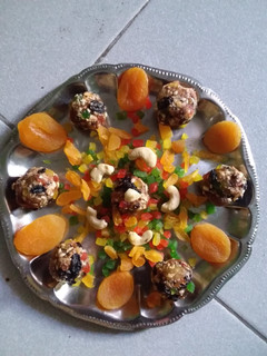 டிரை ஃப்ரூட்ஸ் லட்டு (Dry fruits laddu recipe in tamil) செய்முறை முக்கிய புகைப்படம்