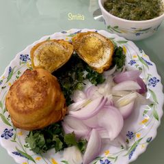 A picture of Egg Bonda.