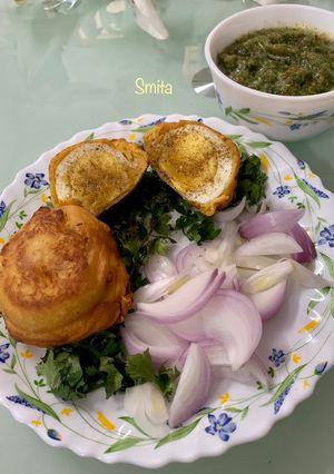 A picture of Egg Bonda.
