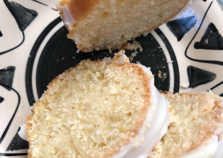 Simple Way to Prepare Award-winning Lemon cake with white chocolate and coconut ganache