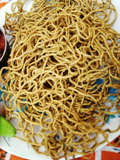 ફુદીના ની સેવ (Mint flavoured besan sev) રેસીપી મુખ્ય ફોટો