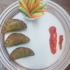 A picture of 3 cheese spinach fritters.