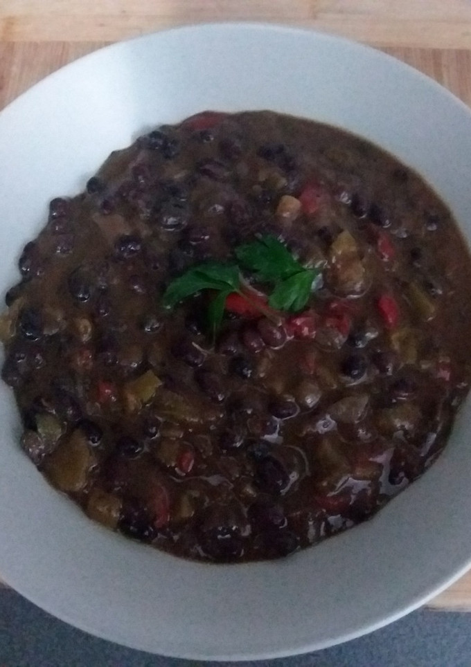 Una foto de 🫘 ◼️ Alubias negras con verduras🌶️🫑🥕