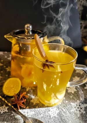 Una foto de Té de mandarina, jengibre y limón
