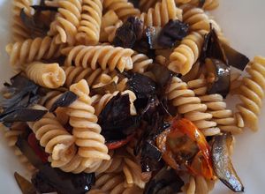 Foto di Pasta antispreco con bucce di melanzane