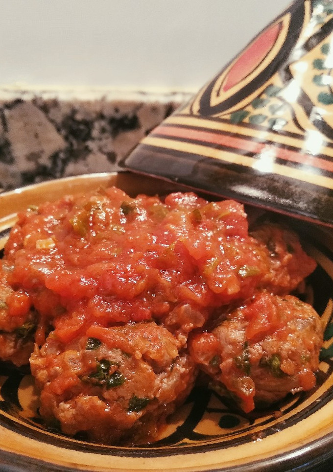 Una foto de Albóndigas de kefta con salsa de tomate