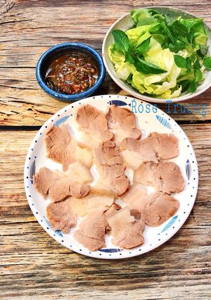 Hình của món Thịt Luộc Chấm Mắm Nêm.