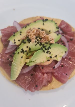 Una foto de Tostada de atún