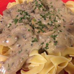 A picture of Beef Stroganoff.