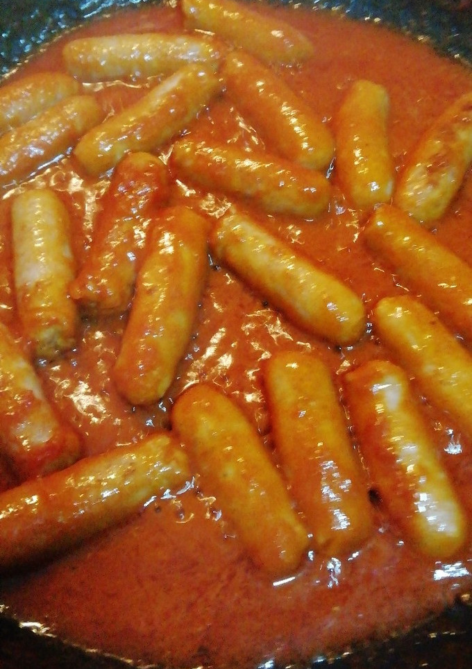 Una foto de Salchichas con tomate