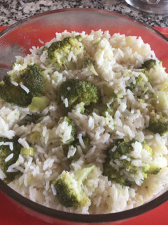 Una foto de Arroz con brócoli 🥦
