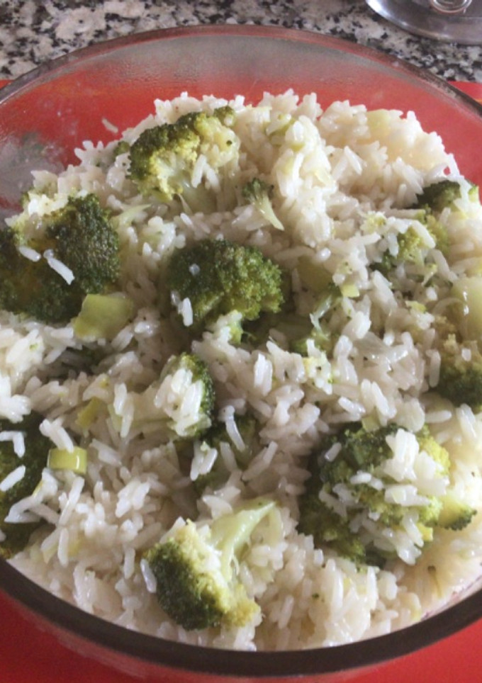 Una foto de Arroz con brócoli 🥦