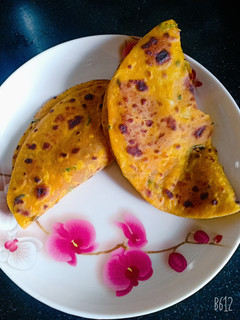 મેથી ના થેપલા(methi na thepla recipe in gujarati) રેસીપી મુખ્ય ફોટો