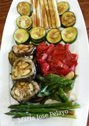 Una foto de Parrilla da de verduras a las finas hierbas