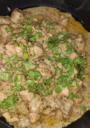 A picture of Chicken white Karahi.