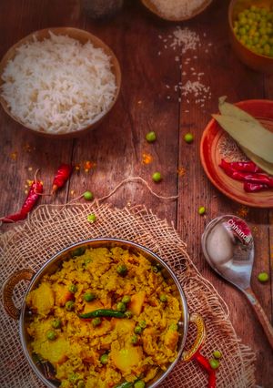 ""গোবিন্দভোগ চাল দিয়ে পেঁপে ঘন্ট"" (gobindobhog chal diye pepe ghonto recipe in Bengali) রেসিপির প্রধান ছবি