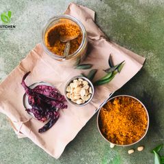 A picture of Peanut chutney powder with flaxseeds.