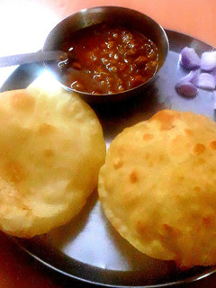 छोले भटूरे (chole bhature recipe in Hindi) रेसिपी मुख्य फोटो