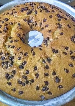Una foto de Budín rápido de naranjas y chocolate.🍊🍫