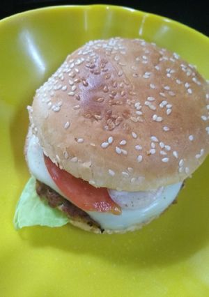 A picture of Healthy cheesy burger with soya pattice.