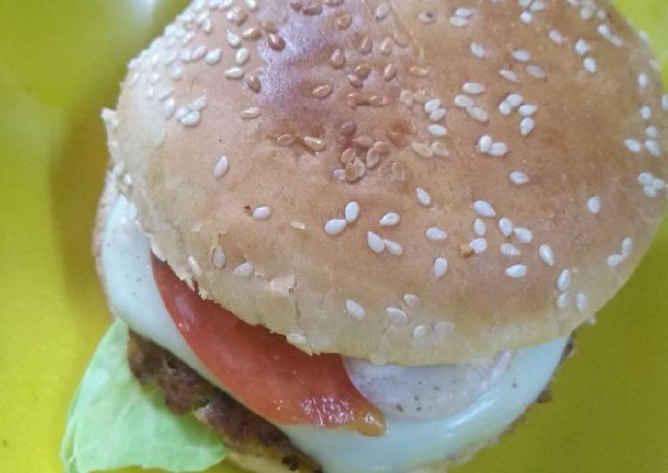 Recipe of Homemade Healthy cheesy burger with soya pattice