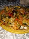 Macarrones de colores con queso y picante