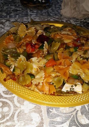 Foto principal de Macarrones de colores con queso y picante