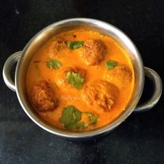A picture of Kadhi Pakora.