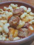 Fideos en salsa de chorizos y salamines (reciclado)