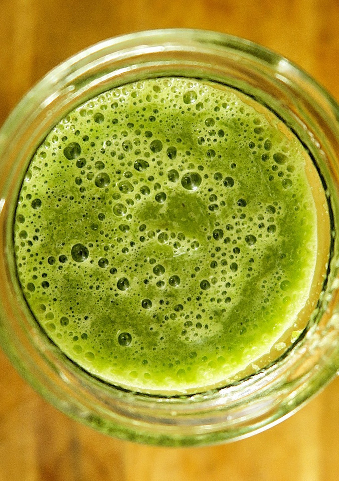Una foto de Batido Verde Saludable con Sabor a Gominola de Anís