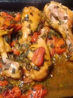Una foto de Pollo al horno con vegetales
