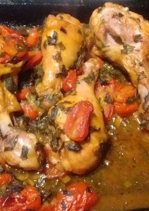 Una foto de Pollo al horno con vegetales
