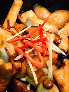 Hình của món Nấm đùi gà kho gừng.